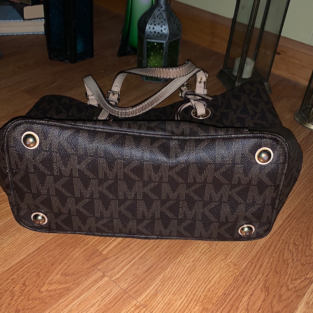 🚨SOLD ELSEWHERE!🚨Michael Kors “MK” Logo Tag Bag - Picture 3 of 8